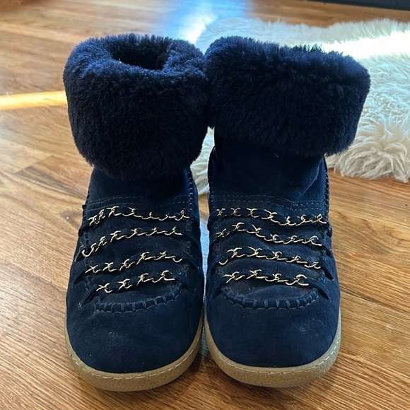 CHANEL Shoes - Chanel suede and Shearling snow boots navy blue gold chain upper size 37